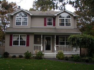 20 Arlington St, Patchogue, NY 11772