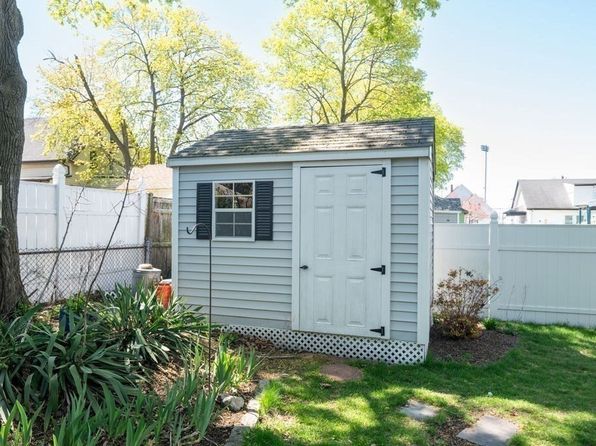 52 Locust St, Lynn, MA 01904