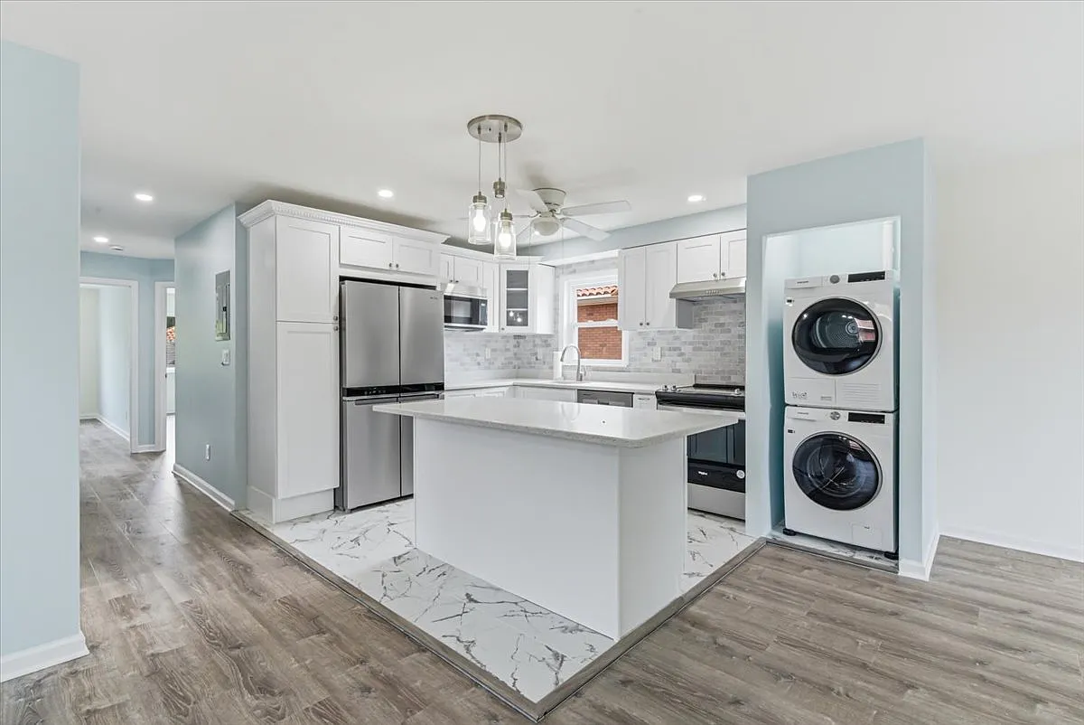 3 bed, 1155 sqft, $3,700 — Photo 3