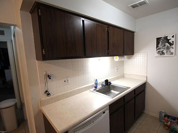 4th image of 31920 Harper Ave