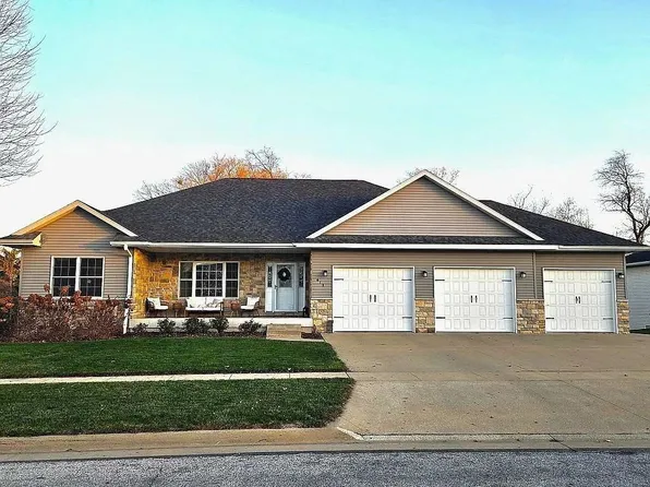 611 Bel Air Dr, Waverly, IA 50677