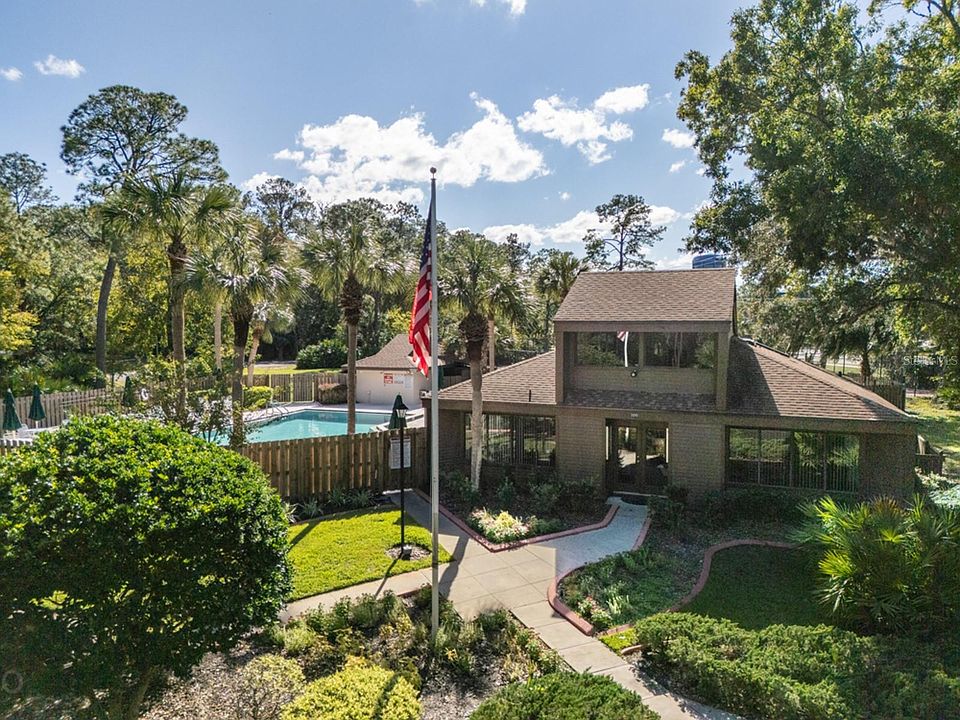 aereal of pool , clubhouse