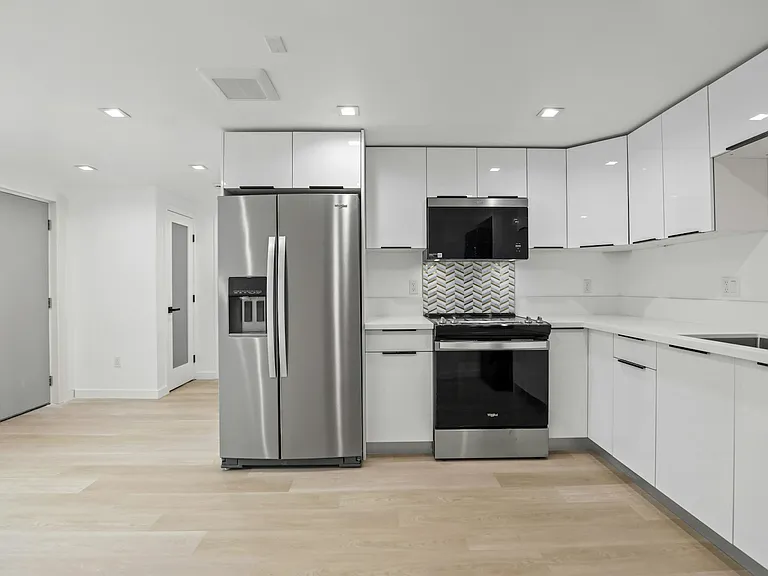 2561 S Westgate Ave #30-11 — Photo 5