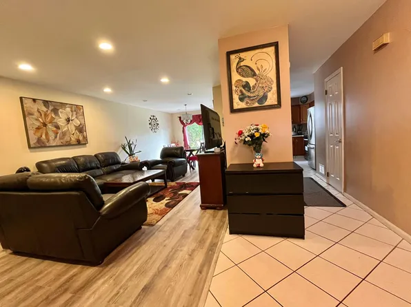 2104 Deerfield Dr, Edison, NJ 08820