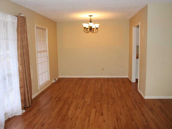 5th image of 203 Summercourt Dr