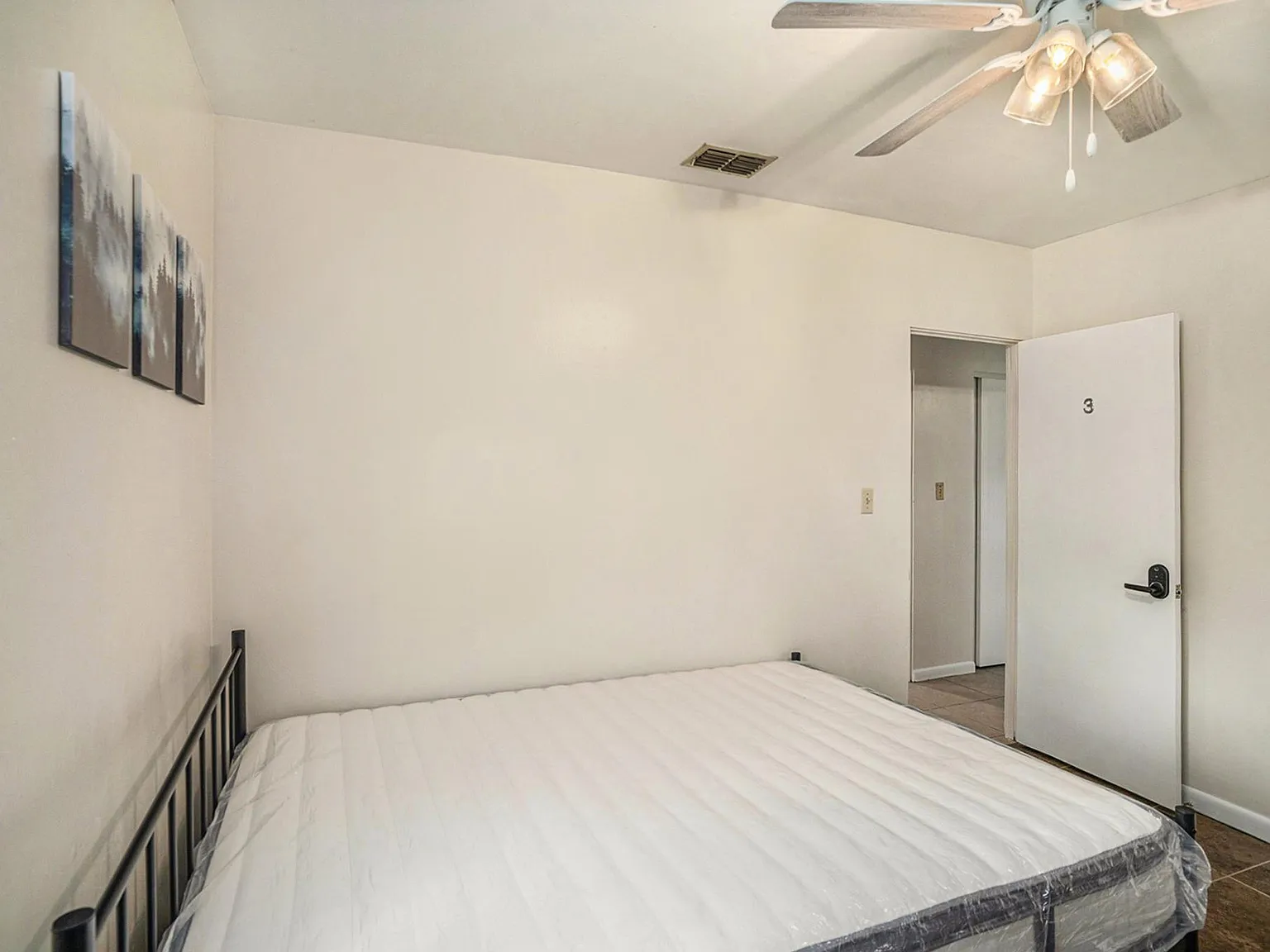 4 bed, 2.0 bath, 1886 sqft, $866 — Photo 2