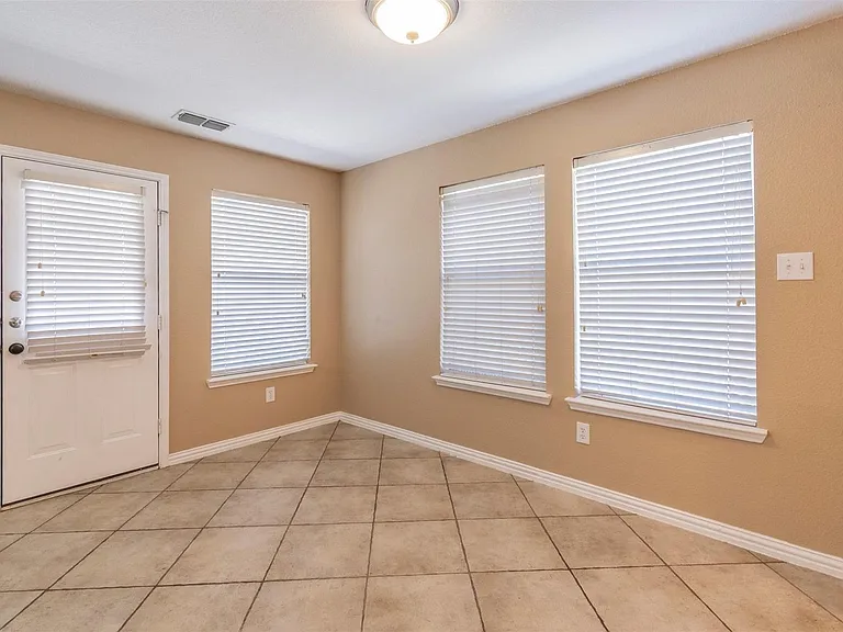 2017 Lake Highlands Dr — Photo 11