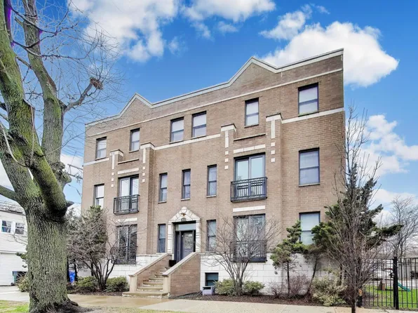 3044 W Roscoe St APT 2E, Chicago, IL 60618