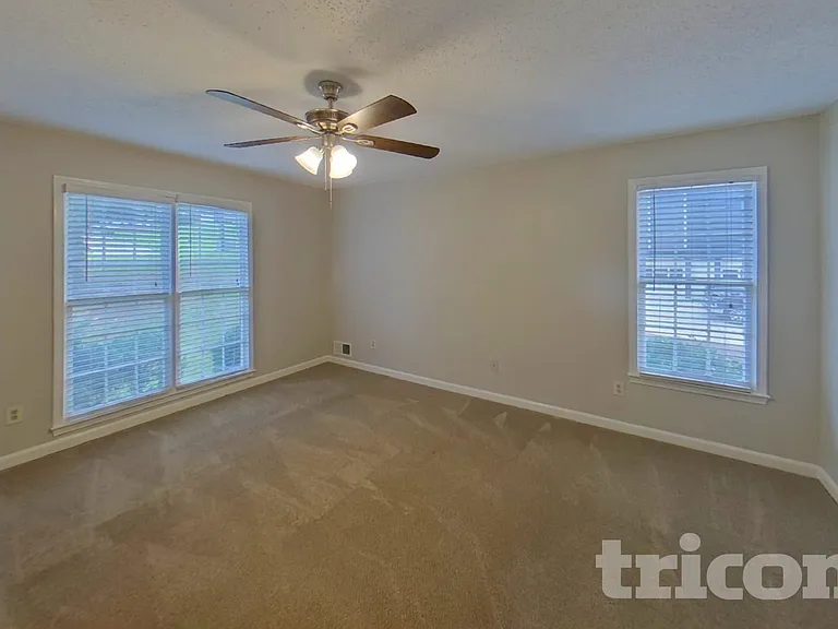 649 Stratford Dr — Photo 7