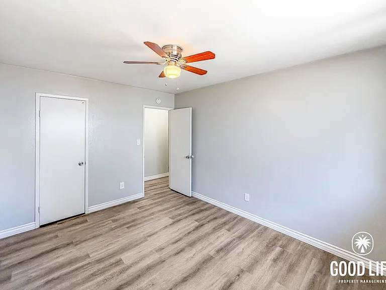 3BD/1BA Home in Lakeside with In-Unit Laundry & Built-In Closets — Photo 10