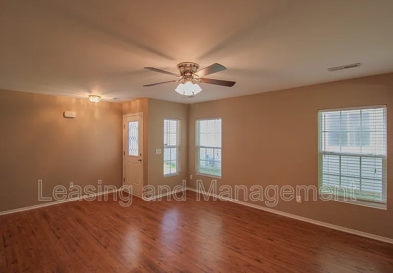 8811 Kellum Dr — Photo 5