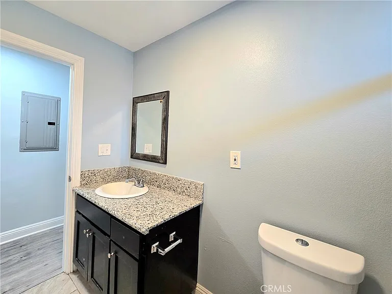 715 W 58th St — Photo 14
