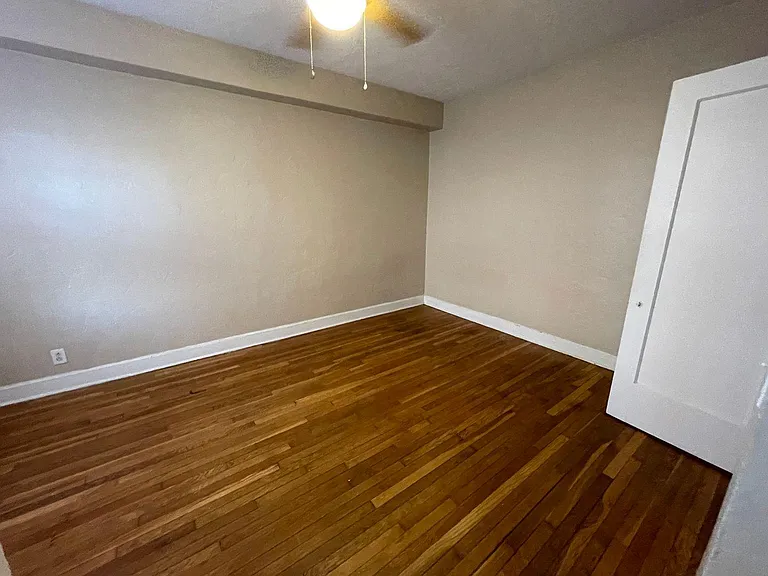 Llanhurst Apartments — Photo 7
