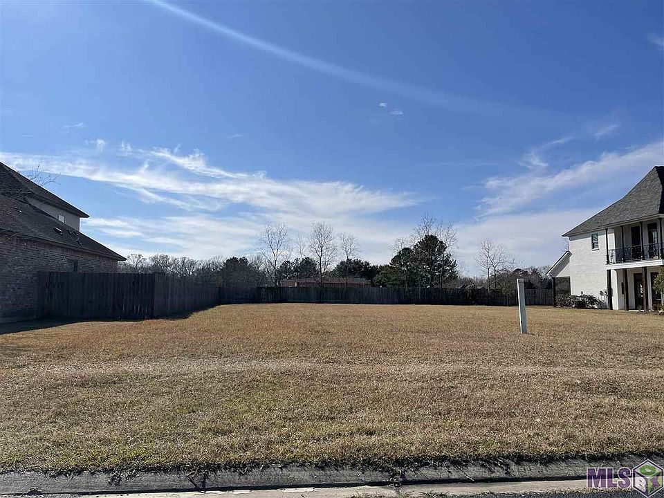 2nd image of 18747 Lake Harbor Ln