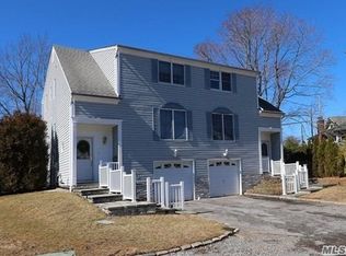 7 Brookside Dr, Oyster Bay, NY 11771
