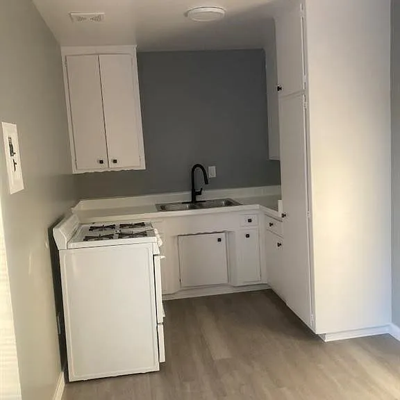 625 N Batavia St #D — Photo 4