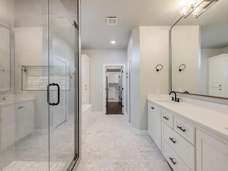Owners suite bath