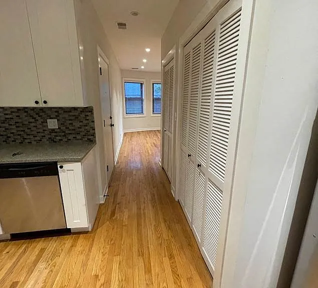 3138 N Seminary — Photo 11