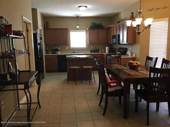 4th image of 3075 Marcia Louise Dr
