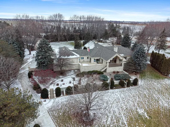 2477 Apple Creek Ct, De Pere, WI 54115