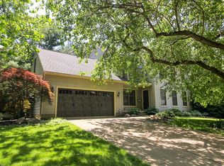 560 Ravine View Dr, Akron, OH 44303