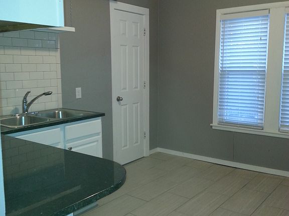 4th image of 1030 18th Ave NE