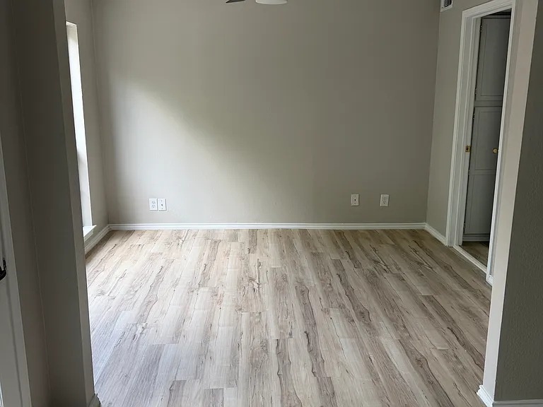 4303 Buena Vista St #202 — Photo 11