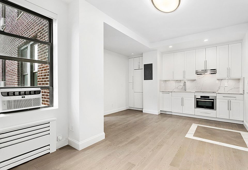 1st image of 915 W End Ave #906