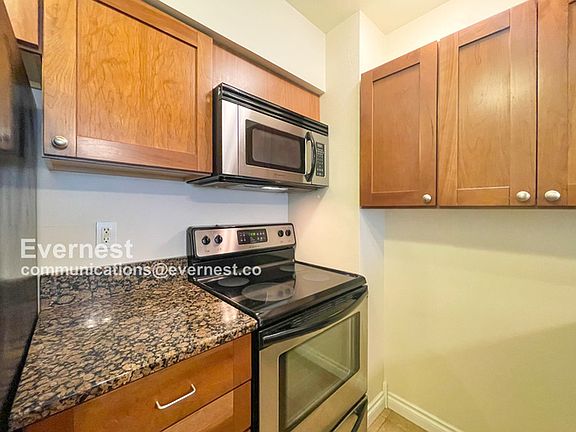 4th image of 3926 1st Ave NE APT 12