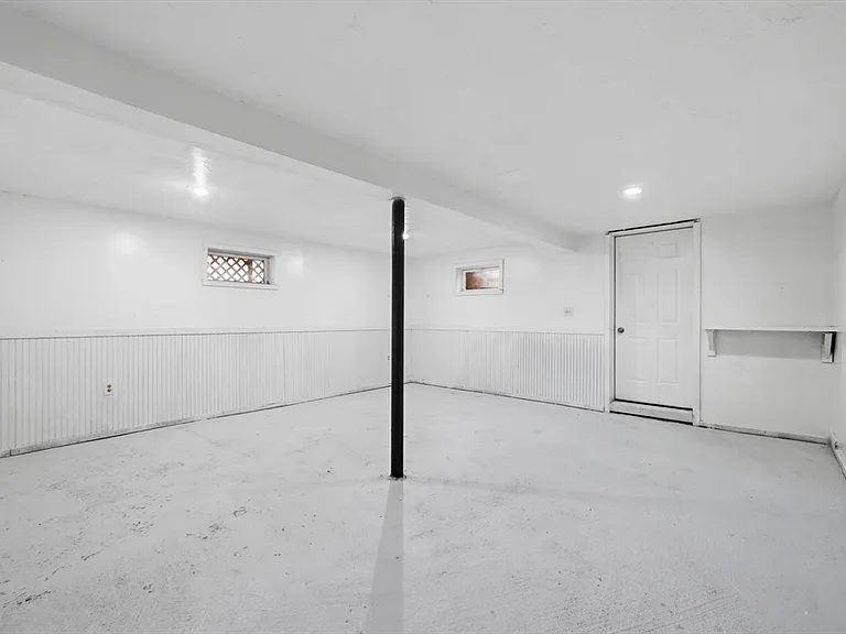 8 Ash St — Photo 24