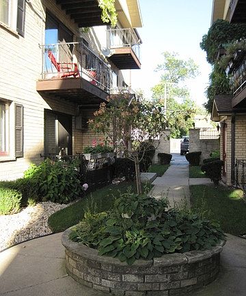 3rd image of 2135 N Harlem Ave #U228