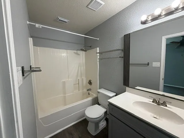 Welcome to 2702 Garland Dr - 3 BR 1300 — Photo 3