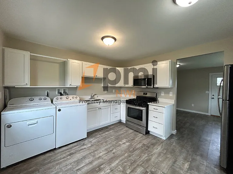 2908 Oakdale Ave — Photo 6