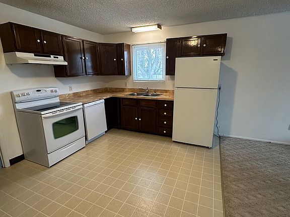 3rd image of 144 Stillwater Ln #144