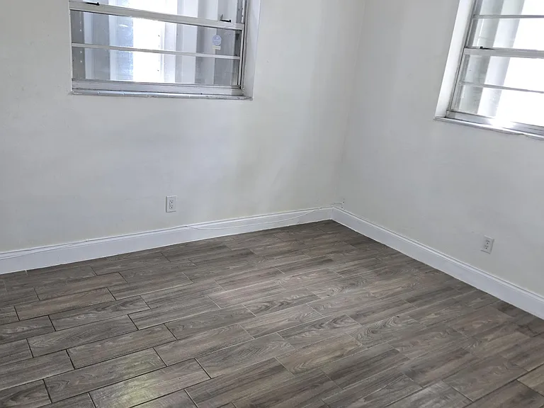 3860 NW 8th Pl — Photo 11