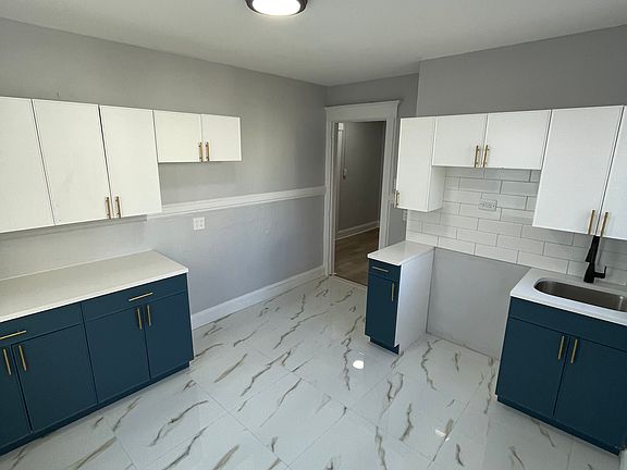 5th image of 8 Davis Ave Floor 1