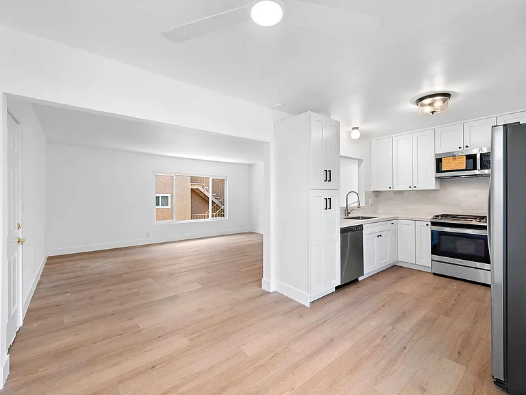 402 Corto Ln — Photo 5