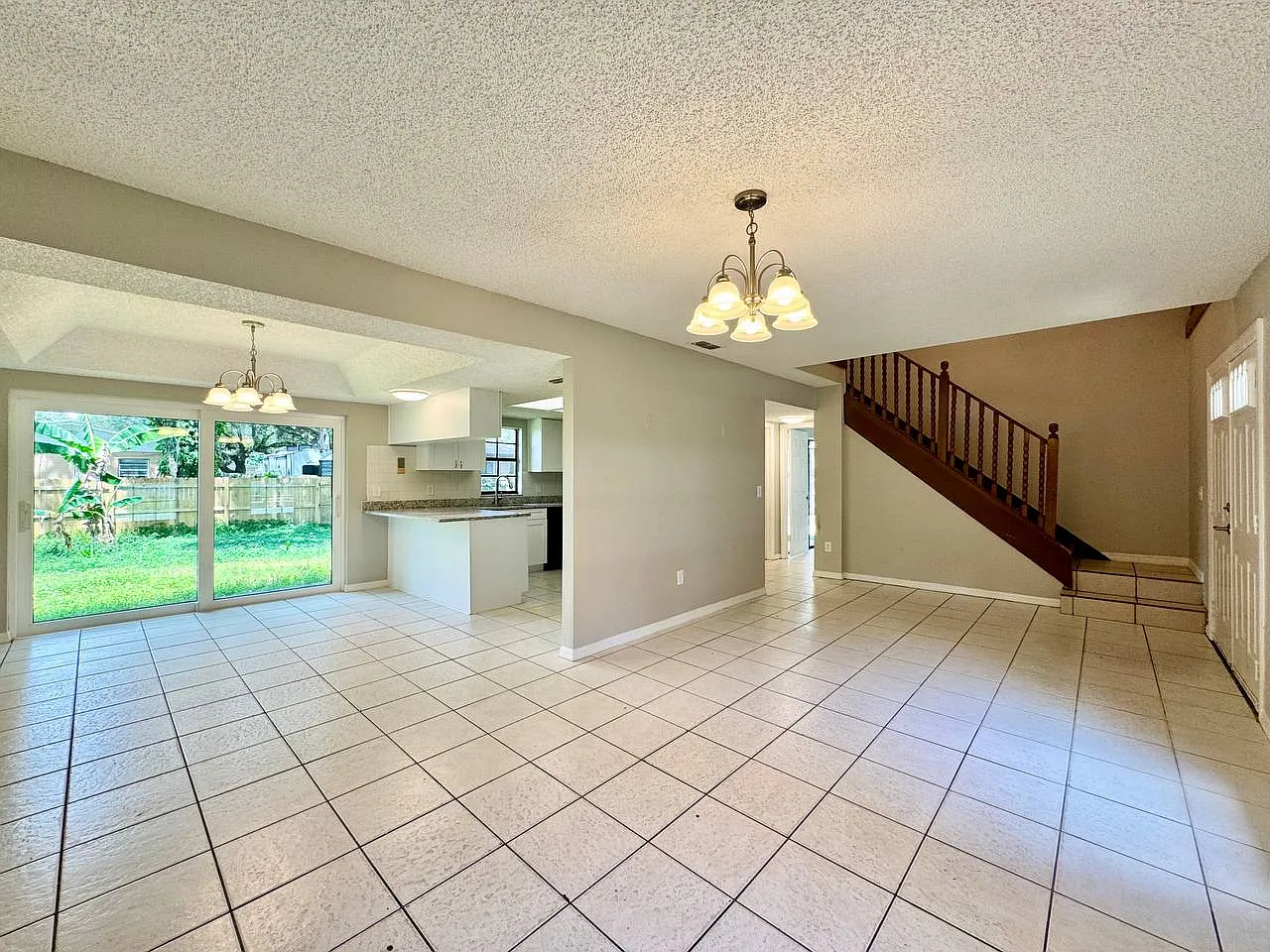 4 bed, 2200 sqft, $2,750 — Photo 2