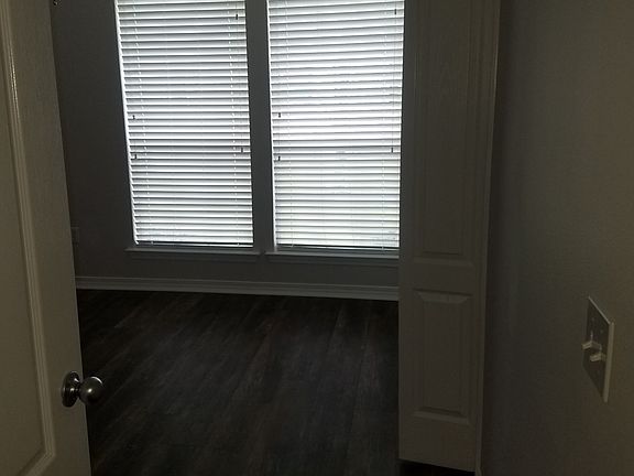 4th image of 11037 Chippewa Way