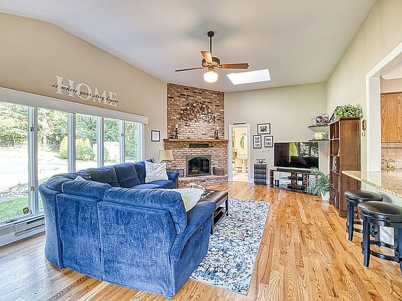 5th image of 22 Meadowfield Ln