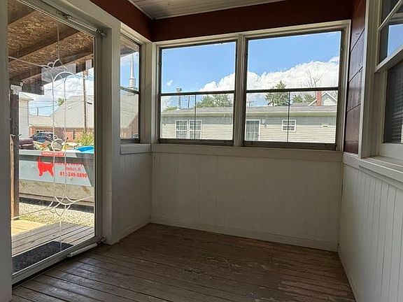 3rd image of 204 S Wabash St