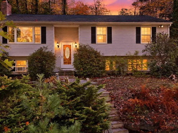 34 Vinton Rd, Holland, MA 01521