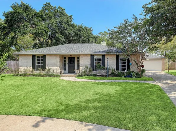 16311 Barcelona Drive, Friendswood, TX 77546