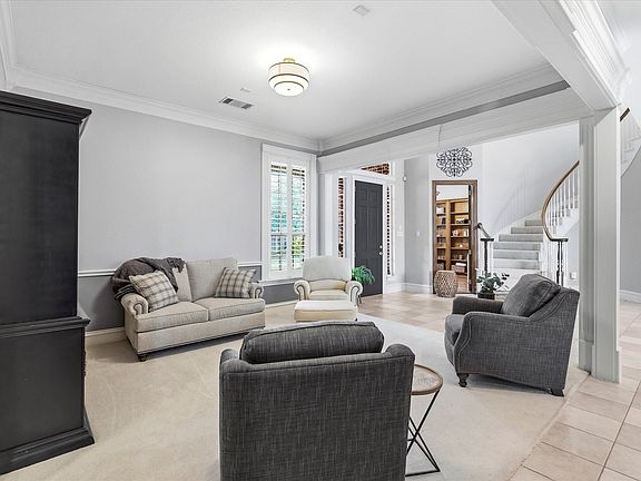 3rd image of 5213 Balmoral Ln