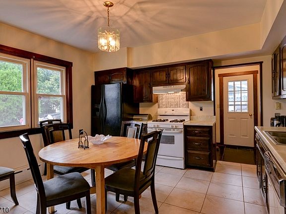 5th image of 205 N 3rd Ave #205