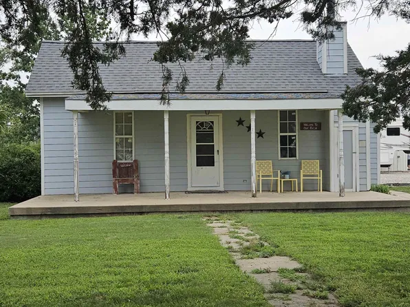 123 S Nelson St, Bennington, KS 67422