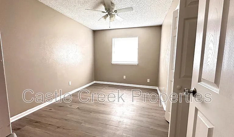 1803 Fox Ave — Photo 9