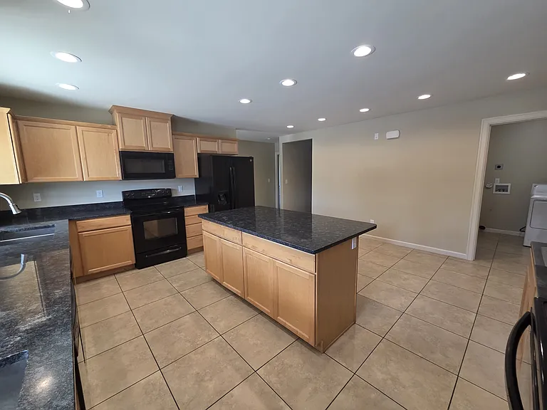 2400 N Ridgeview Ln #1 — Photo 2