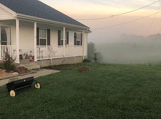 535 Willow Lake Dr, Vine Grove, KY 40175