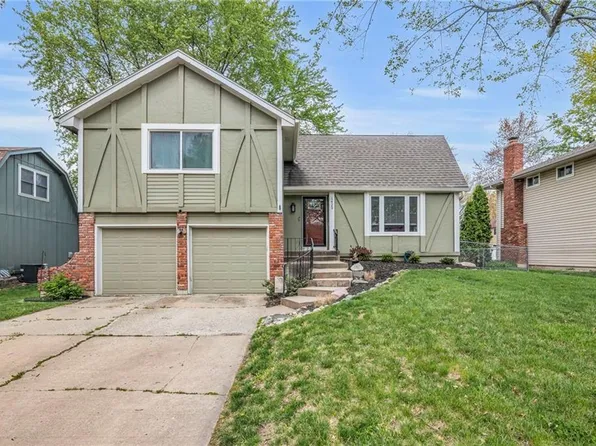 1429 S Kiowa Dr, Olathe, KS 66062